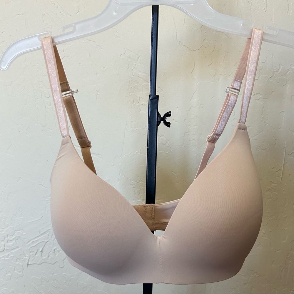 Auden Light Beige Bra.   NWT.        SIZE/32DDD